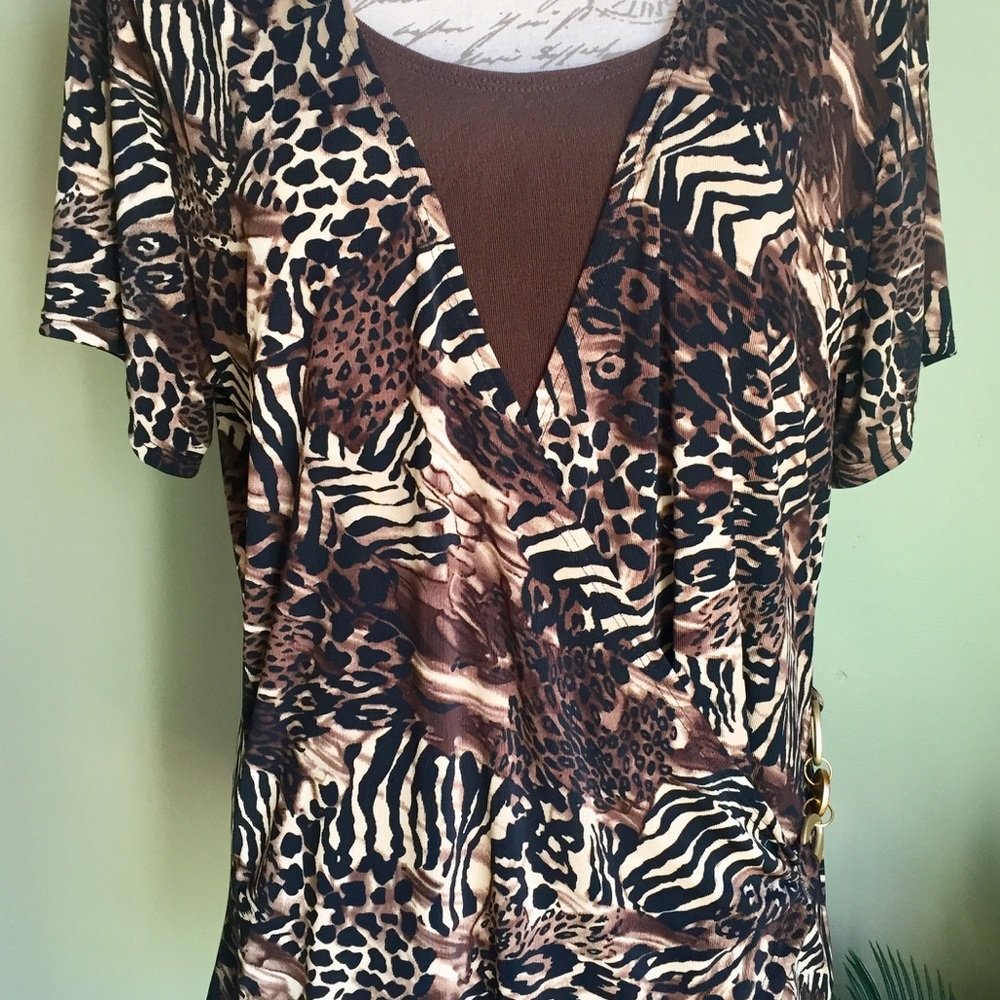 Leopard print top w/ side accent